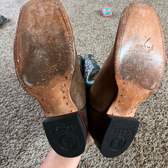 Woman’s boots - Picture 3 of 3